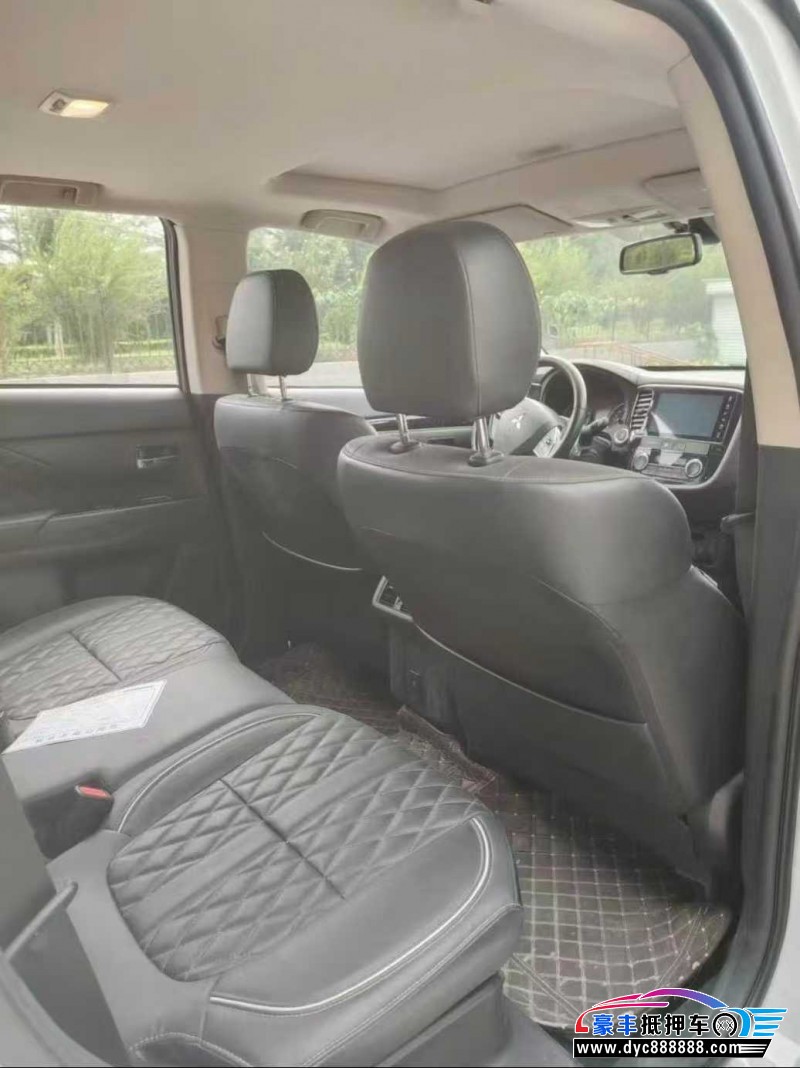 21年三菱欧蓝德轿车抵押车出售