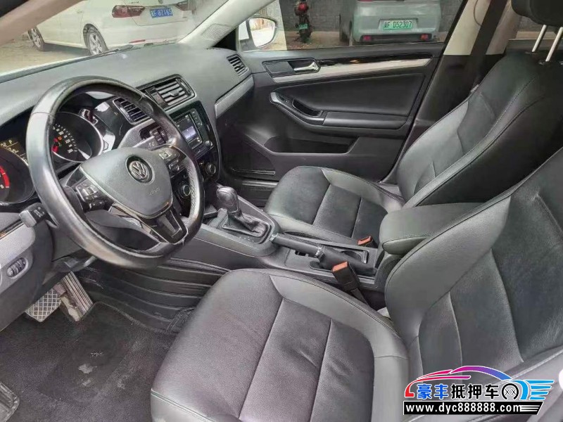 18年大众速腾轿车抵押车出售