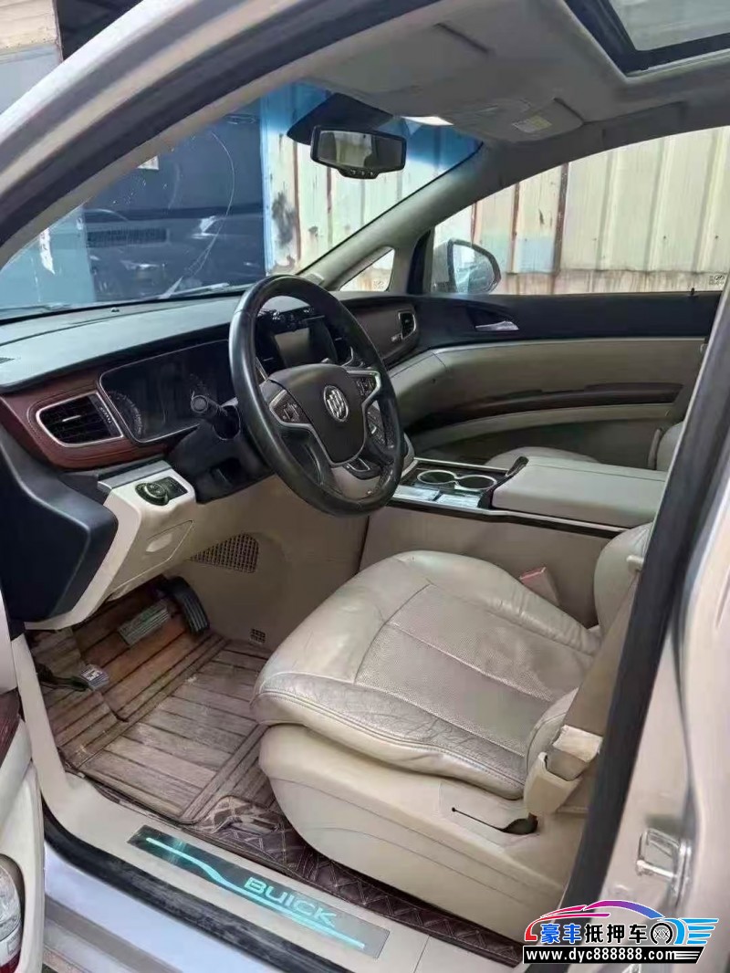 15年别克GL8轿车抵押车出售