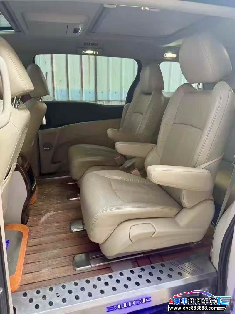 15年别克GL8轿车抵押车出售