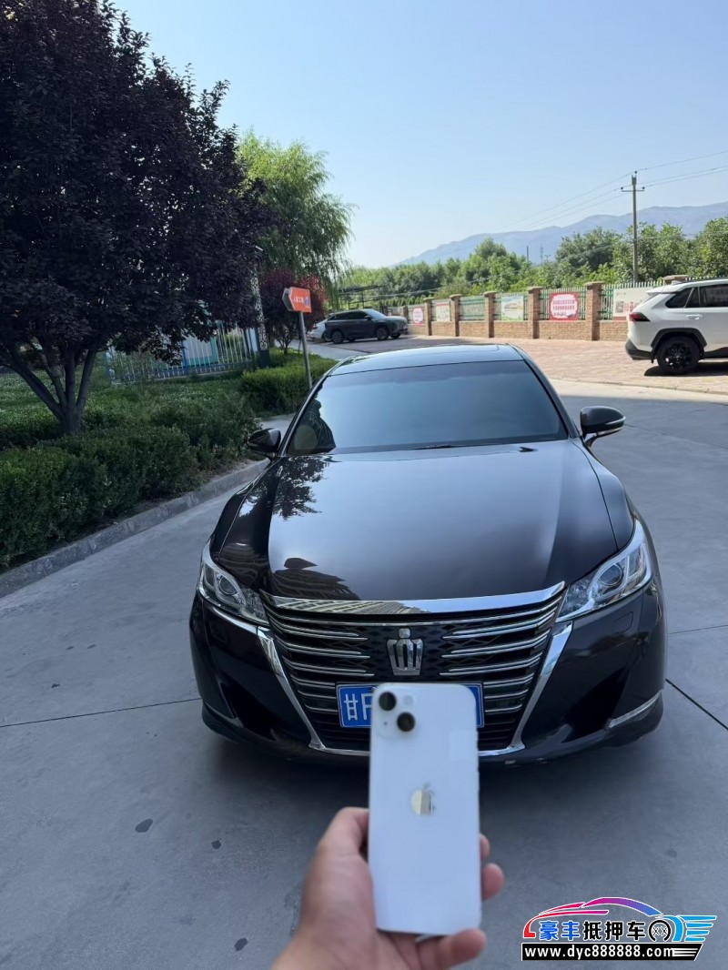 17年丰田皇冠轿车抵押车出售