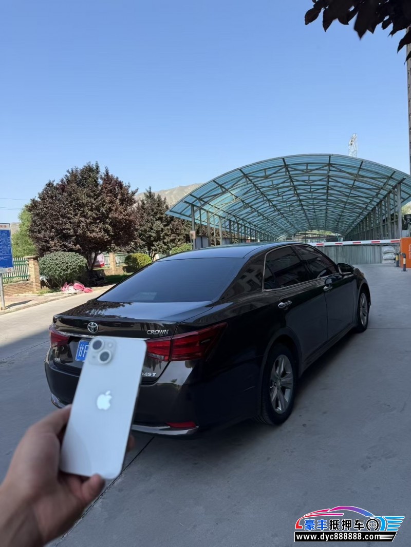 17年丰田皇冠轿车抵押车出售