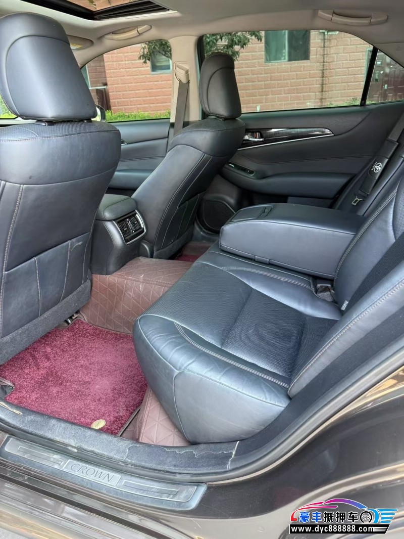 17年丰田皇冠轿车抵押车出售