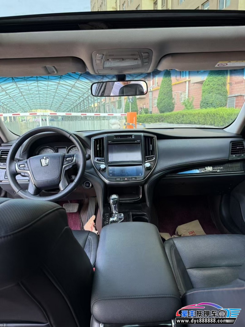 17年丰田皇冠轿车抵押车出售