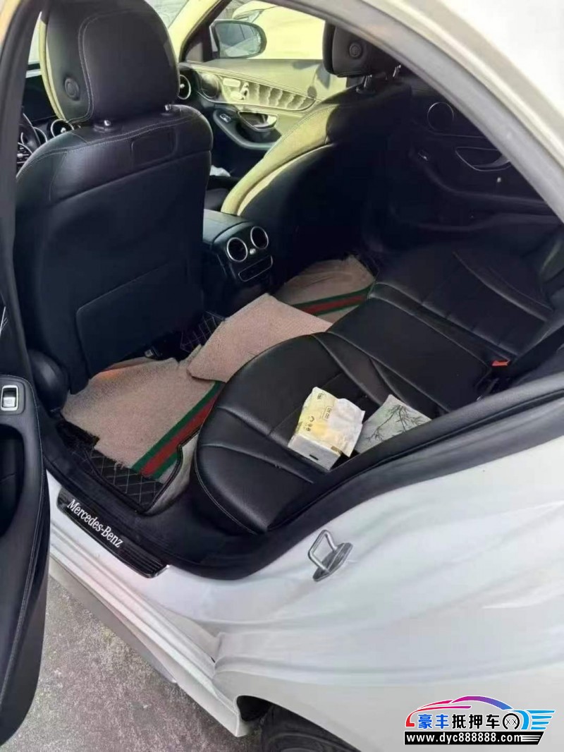 19年奔驰C轿车抵押车出售