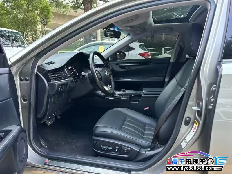 18年雷克萨斯ES轿车抵押车出售