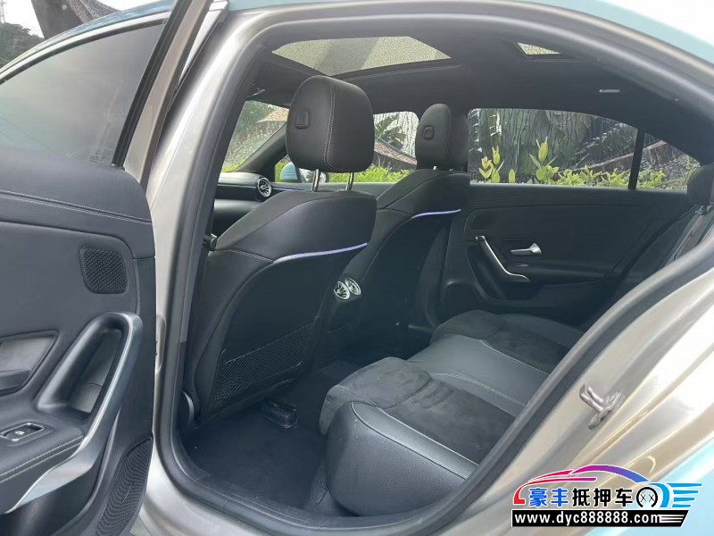 19年奔驰A轿车抵押车出售