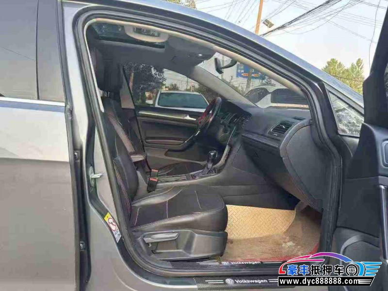 15年大众高尔夫轿车抵押车出售