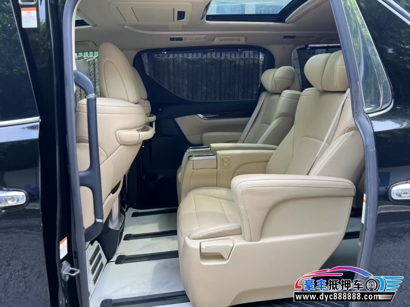 18年丰田埃尔法轿车抵押车出售