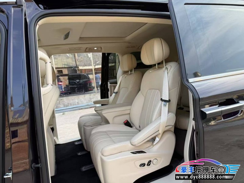 24年岚图梦想家轿车抵押车出售