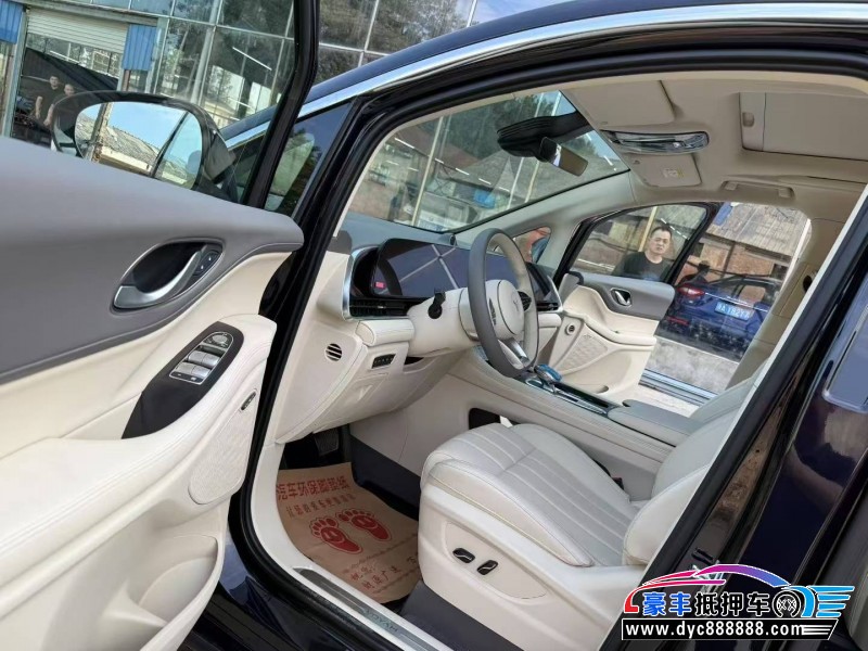 24年岚图梦想家轿车抵押车出售