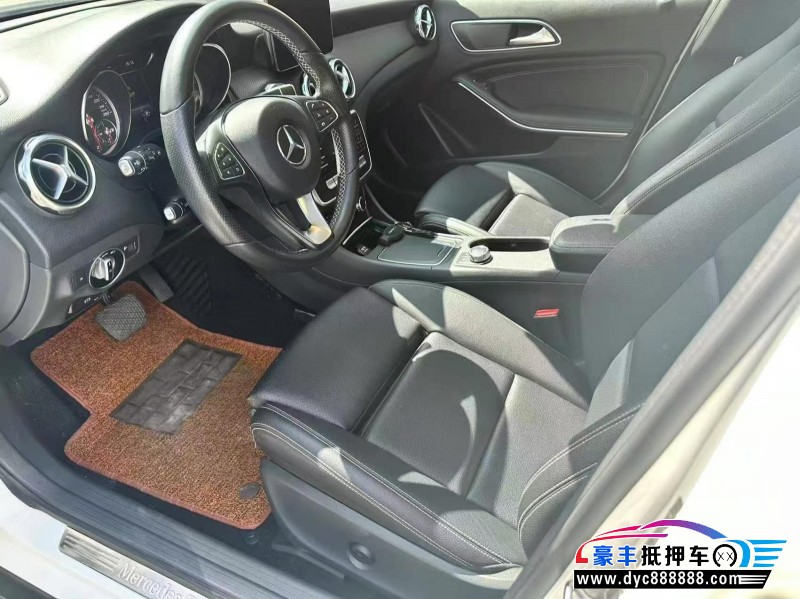 19年奔驰GLA轿车抵押车出售