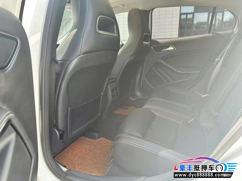 19年奔驰GLA轿车抵押车出售