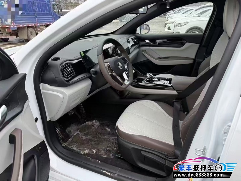 25年比亚迪秦轿车抵押车出售