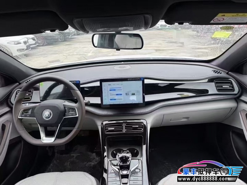 25年比亚迪秦轿车抵押车出售