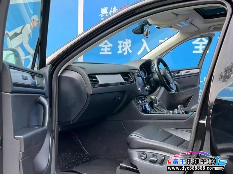 14年大众途锐轿车抵押车出售