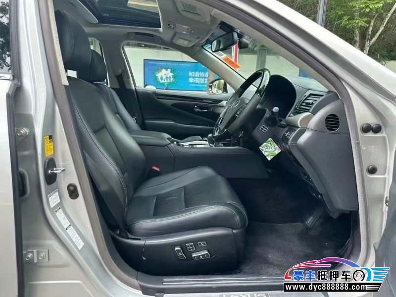 16年雷克萨斯LS轿车抵押车出售