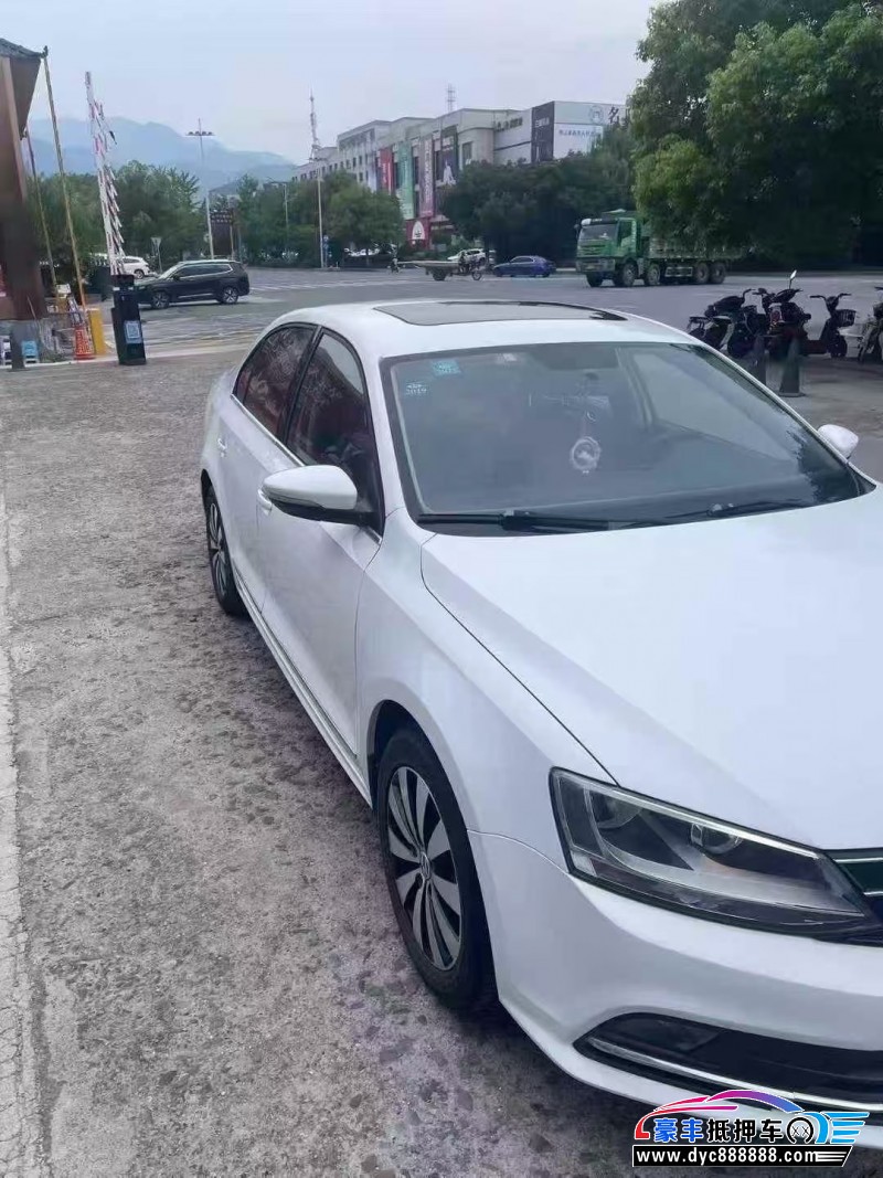 17年大众速腾轿车抵押车出售