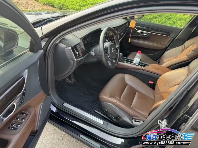 17年沃尔沃S90轿车抵押车出售