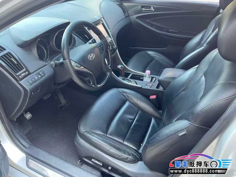 12年现代索纳塔八轿车抵押车出售