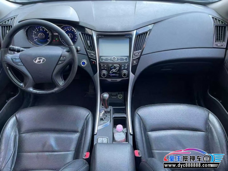 12年现代索纳塔八轿车抵押车出售