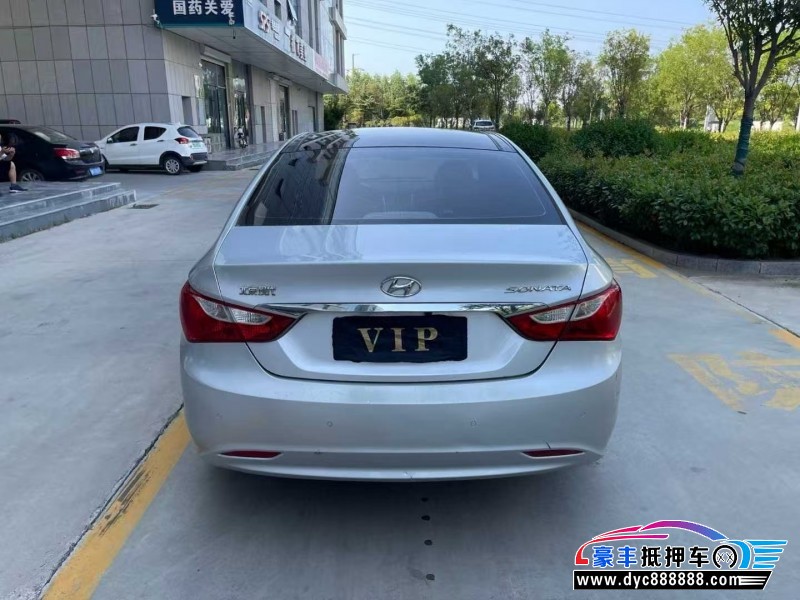12年现代索纳塔八轿车抵押车出售