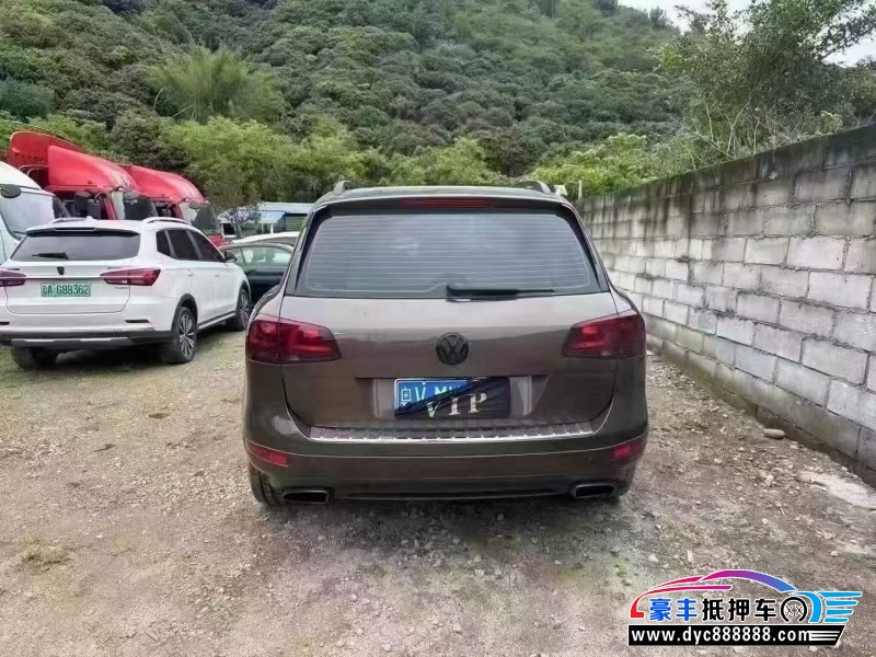 14年大众途锐轿车抵押车出售