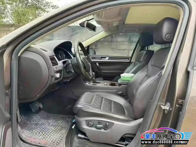 14年大众途锐轿车抵押车出售