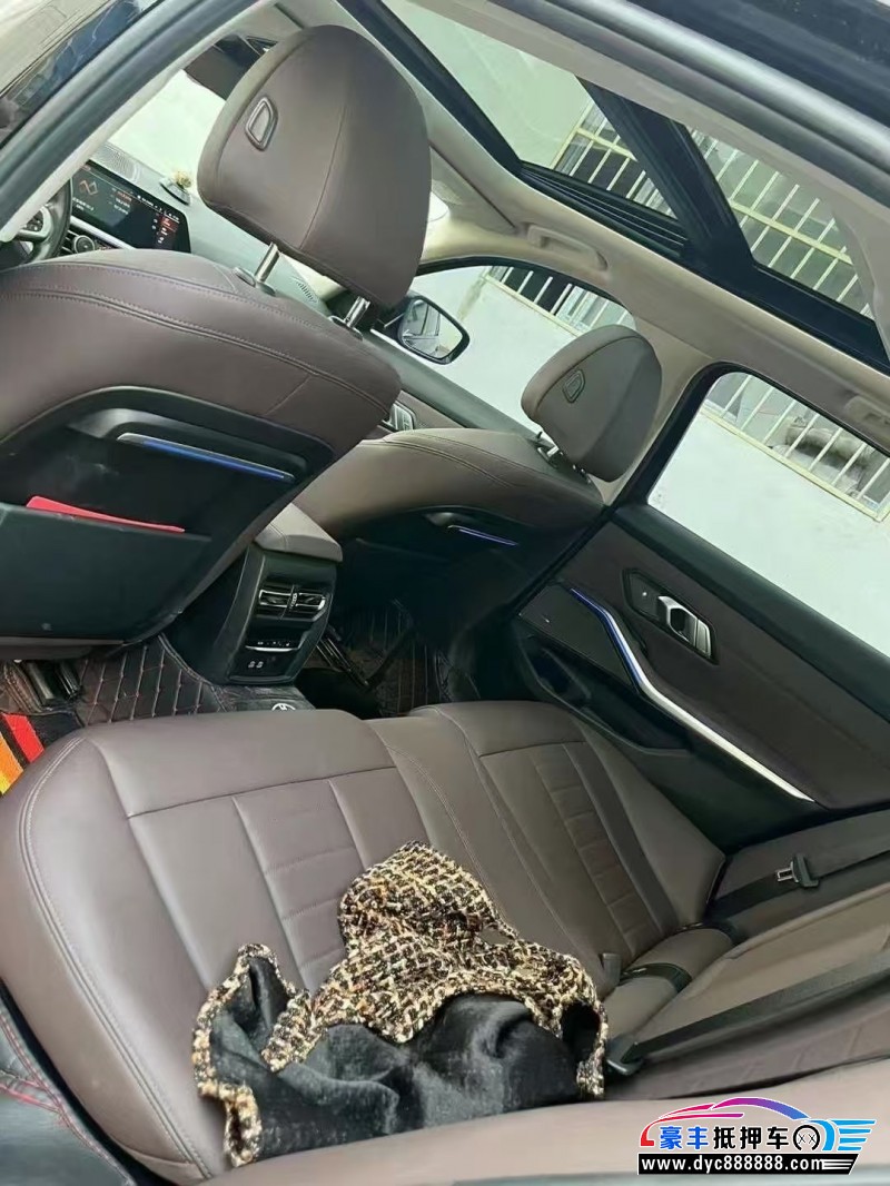 21年宝马3系轿车抵押车出售