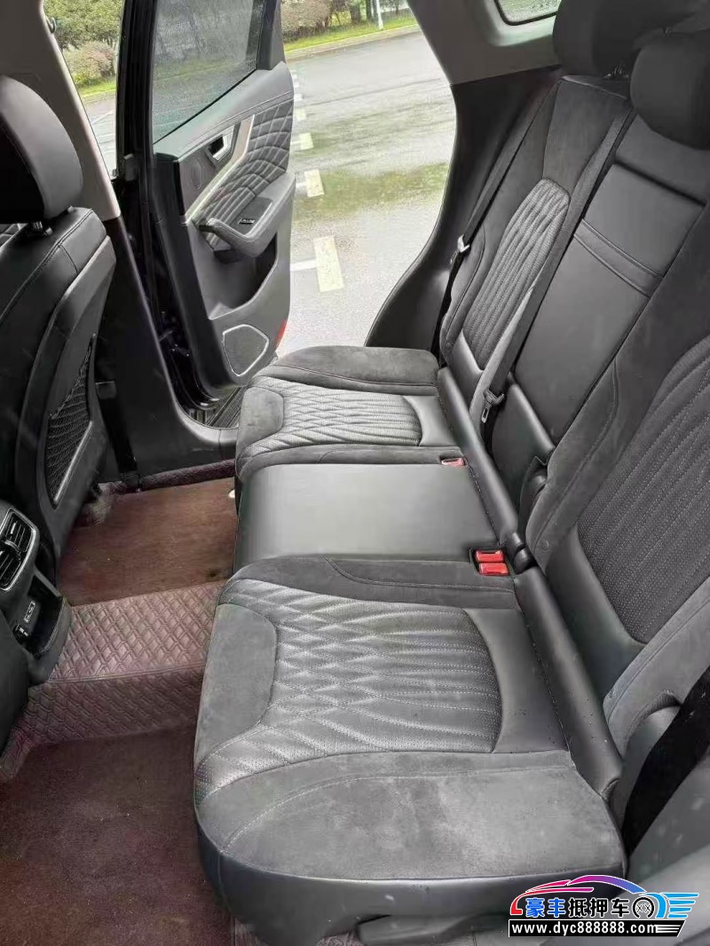 22年红旗HS5轿车抵押车出售