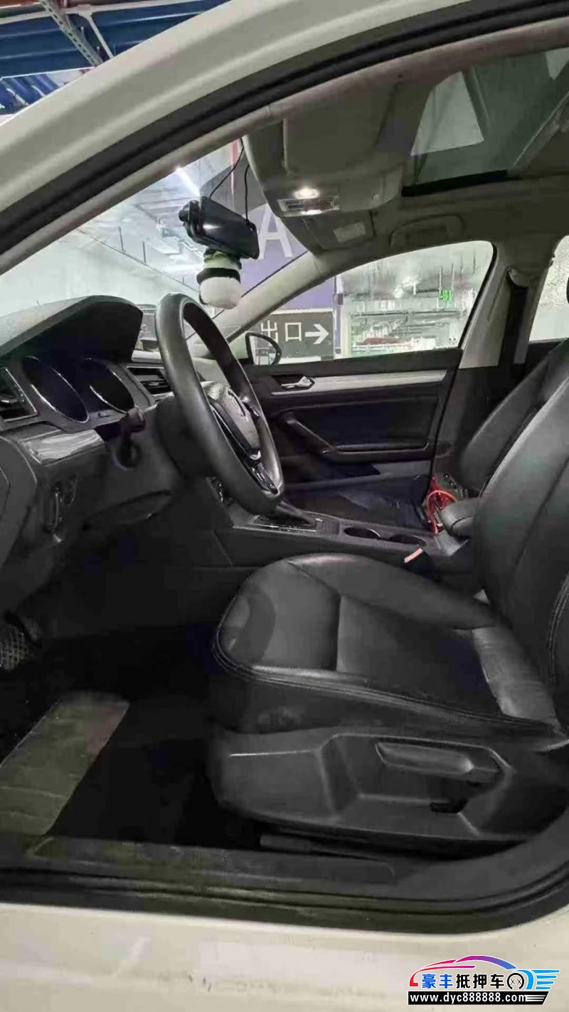 16年大众凌渡轿车抵押车出售