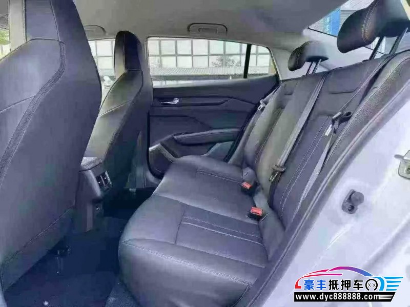 25年东风风神奕炫轿车抵押车出售