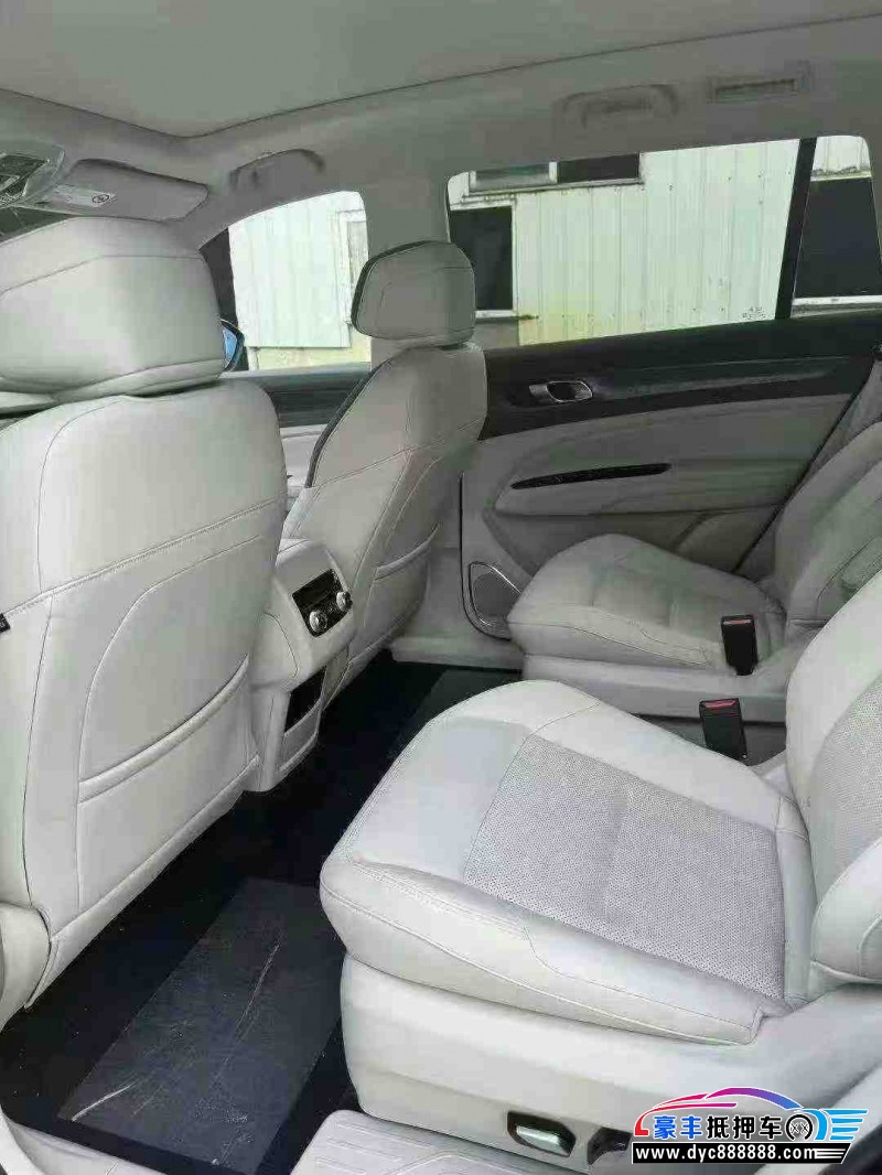 25年福特领裕轿车抵押车出售