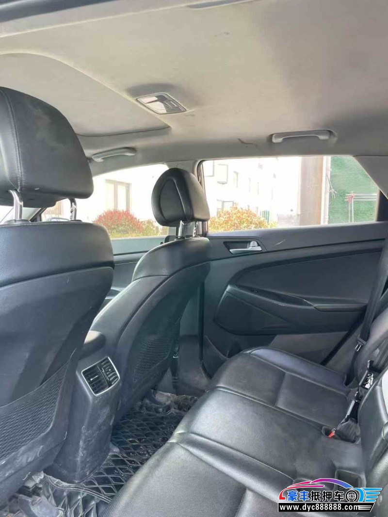 15年现代途胜轿车抵押车出售