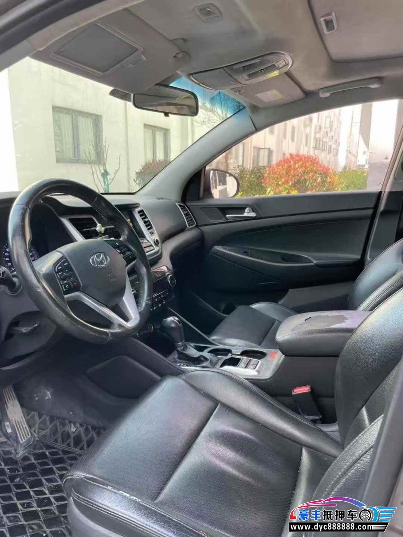 15年现代途胜轿车抵押车出售