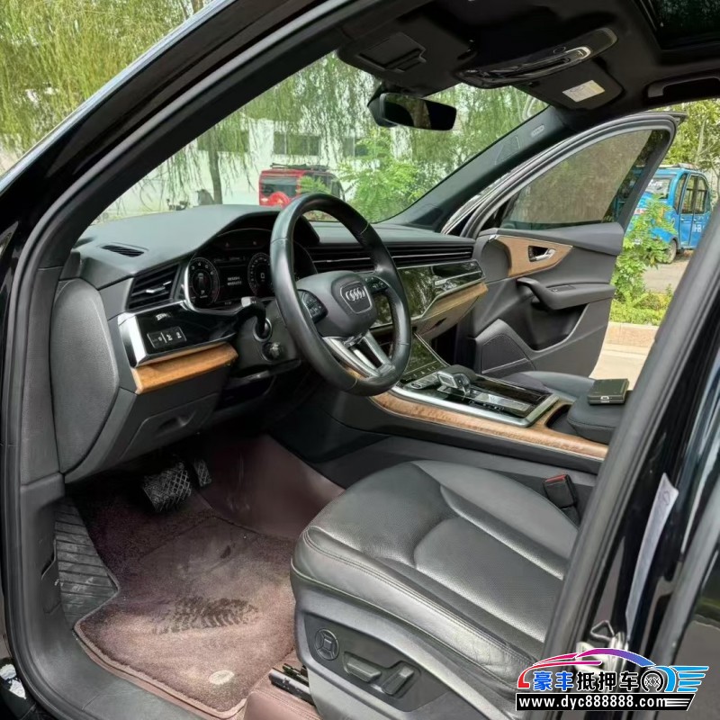 22年奥迪Q7轿车抵押车出售