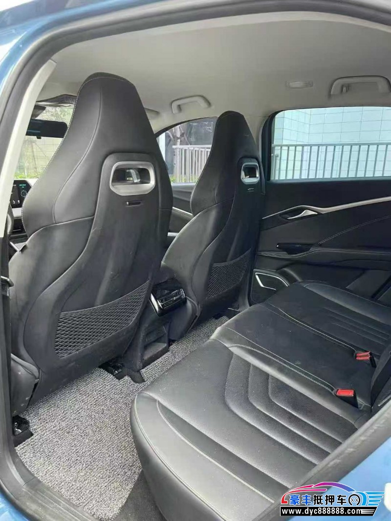 23年哪吒U轿车抵押车出售