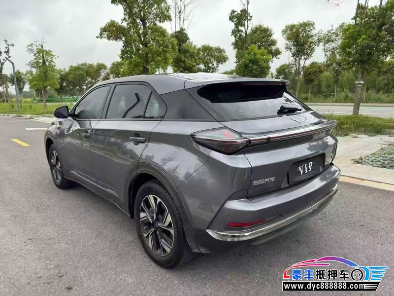 23年哪吒U轿车抵押车出售