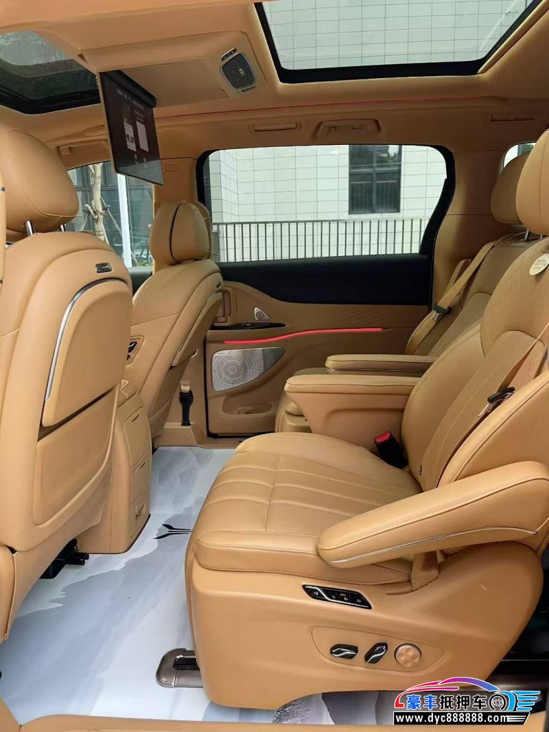 24年岚图梦想家轿车抵押车出售