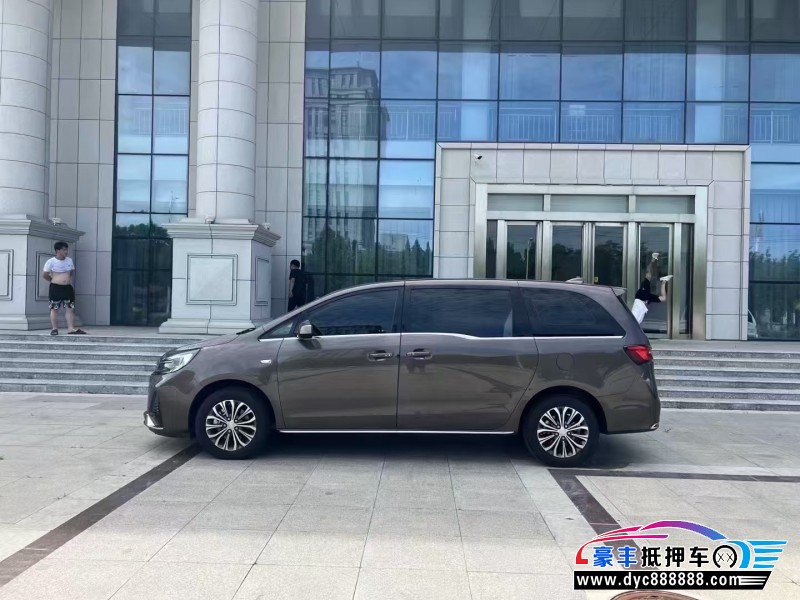 24年别克GL8轿车抵押车出售