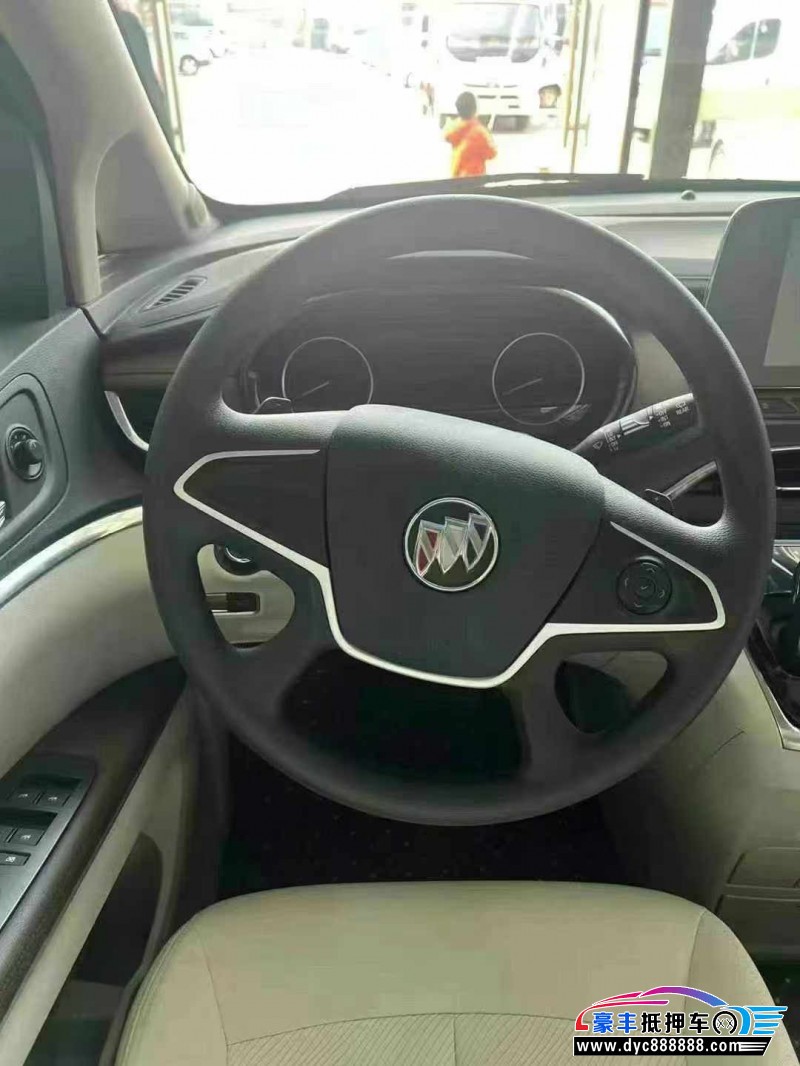 25年别克GL8轿车抵押车出售