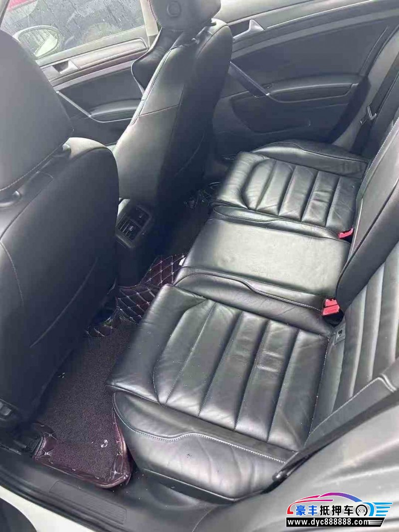 15年大众高尔夫轿车抵押车出售