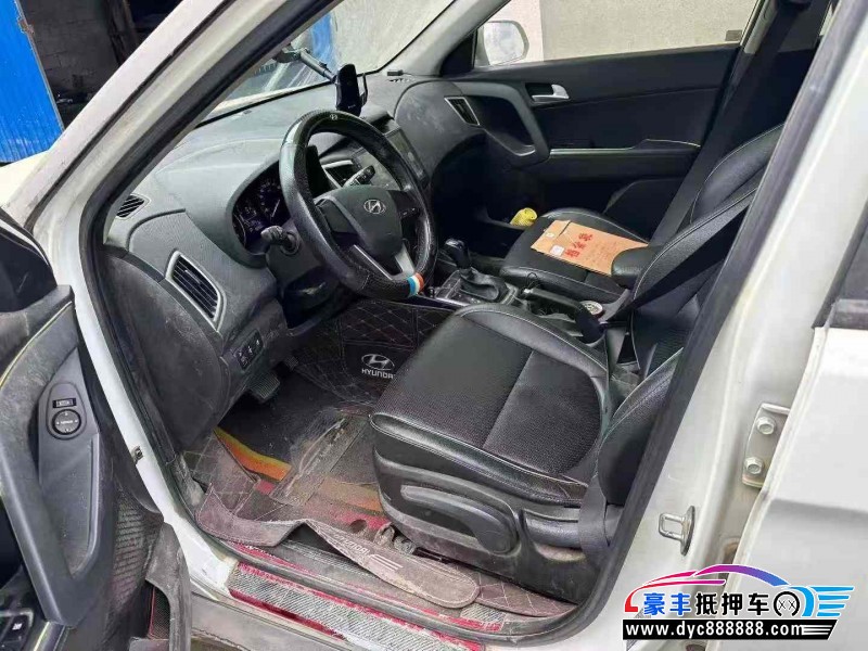 16年现代ix25轿车抵押车出售