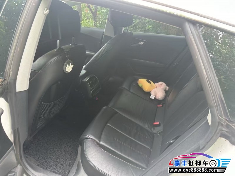 13年奥迪A7轿车抵押车出售