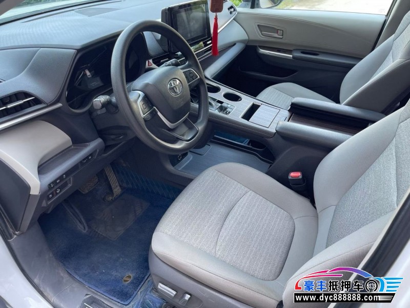 24年丰田塞纳轿车抵押车出售