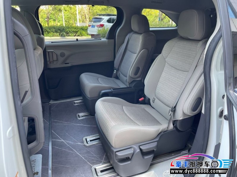 24年丰田塞纳轿车抵押车出售