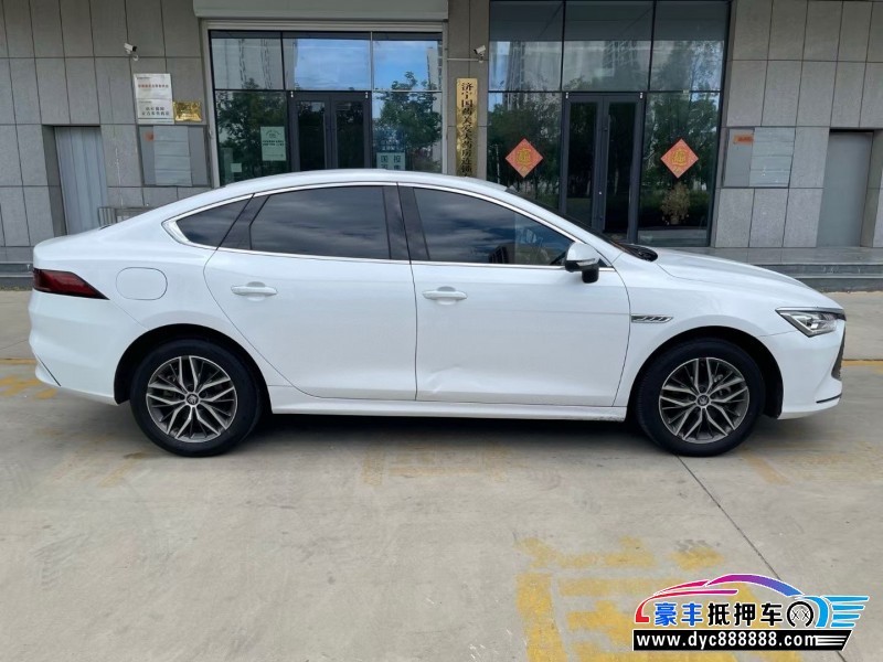 25年比亚迪秦轿车抵押车出售