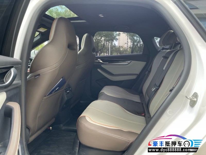 25年比亚迪秦轿车抵押车出售