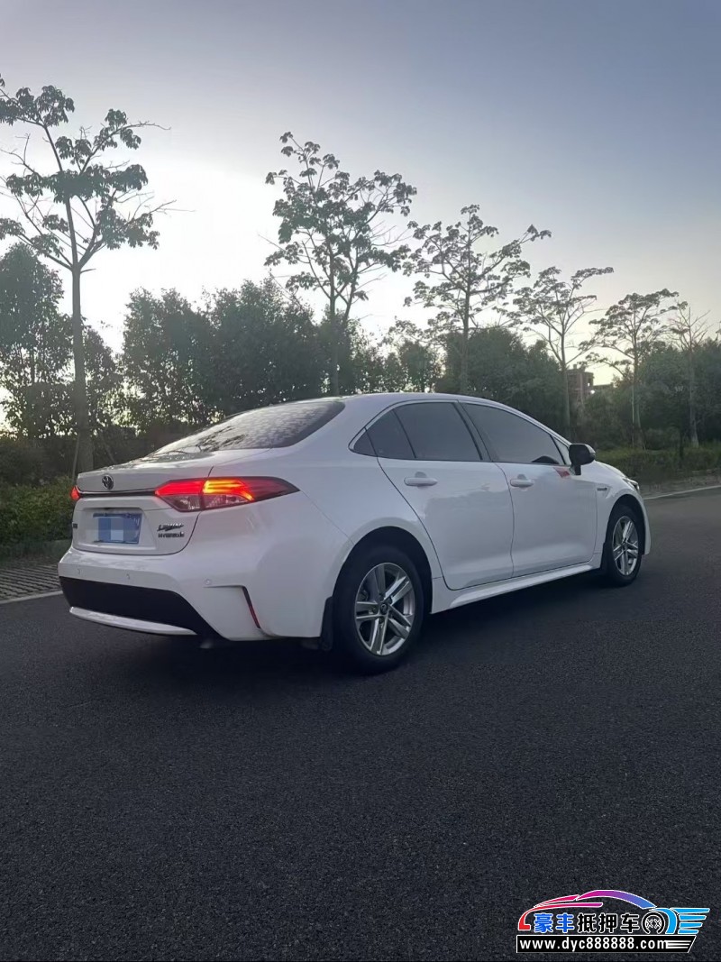 22年丰田雷凌轿车抵押车出售