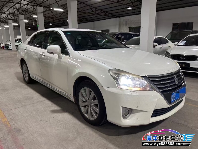 13年丰田皇冠轿车抵押车出售